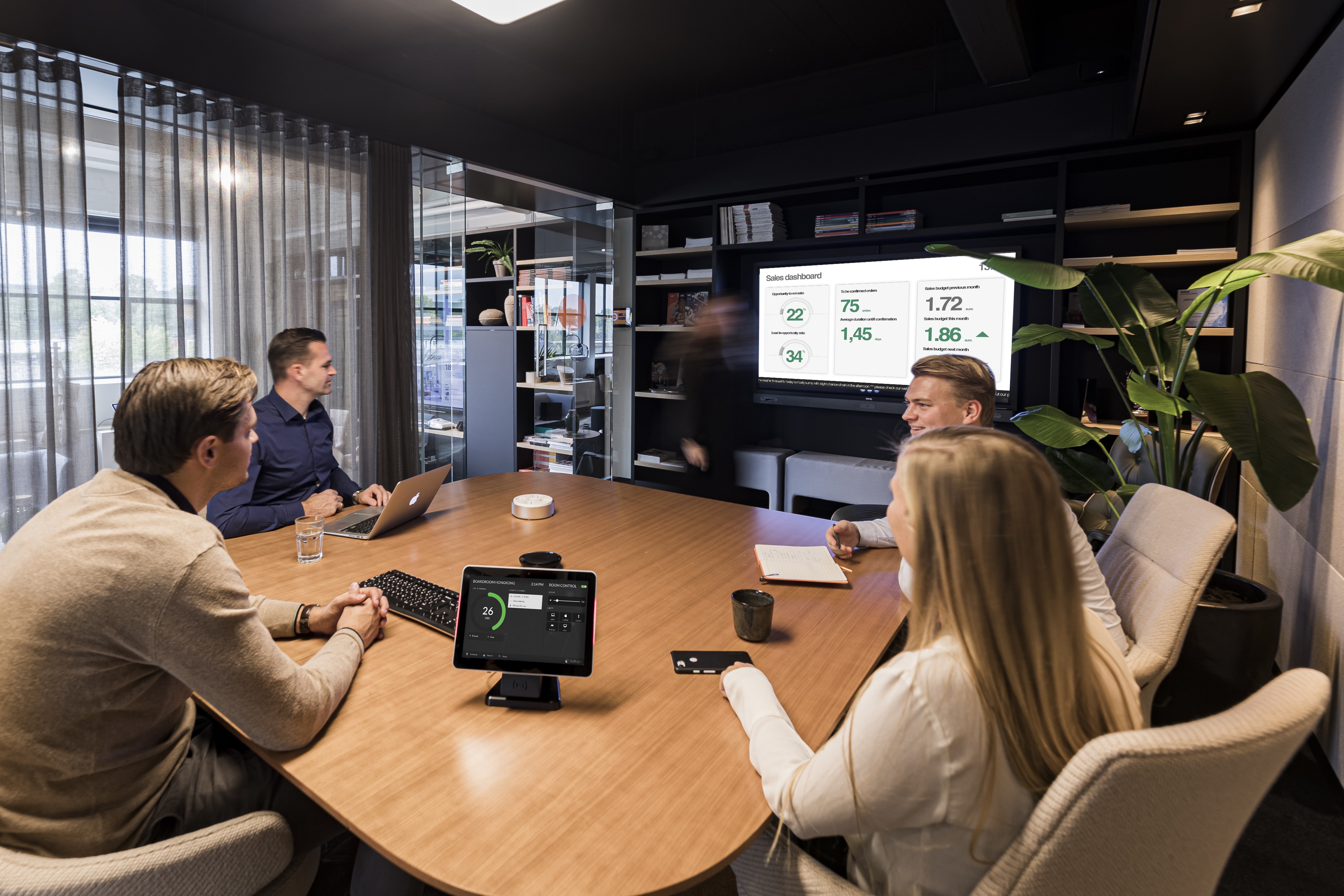 Equipe IoTech trabalhando